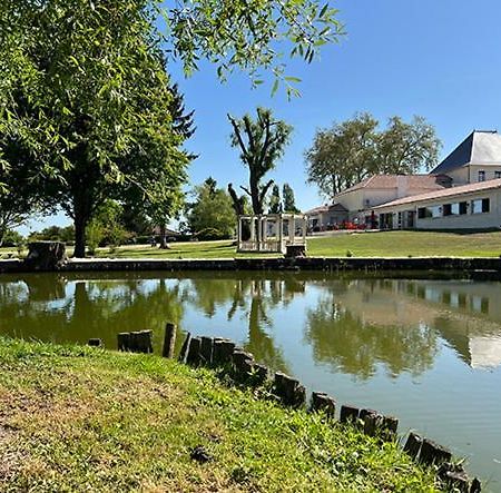 Hotel Domaine De Roullet Exterior foto