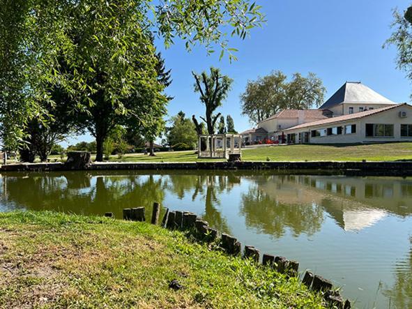 Hotel Domaine De Roullet Exterior foto