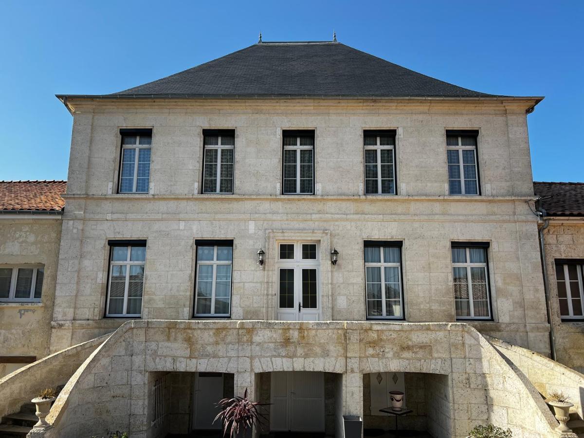 Hotel Domaine De Roullet Exterior foto